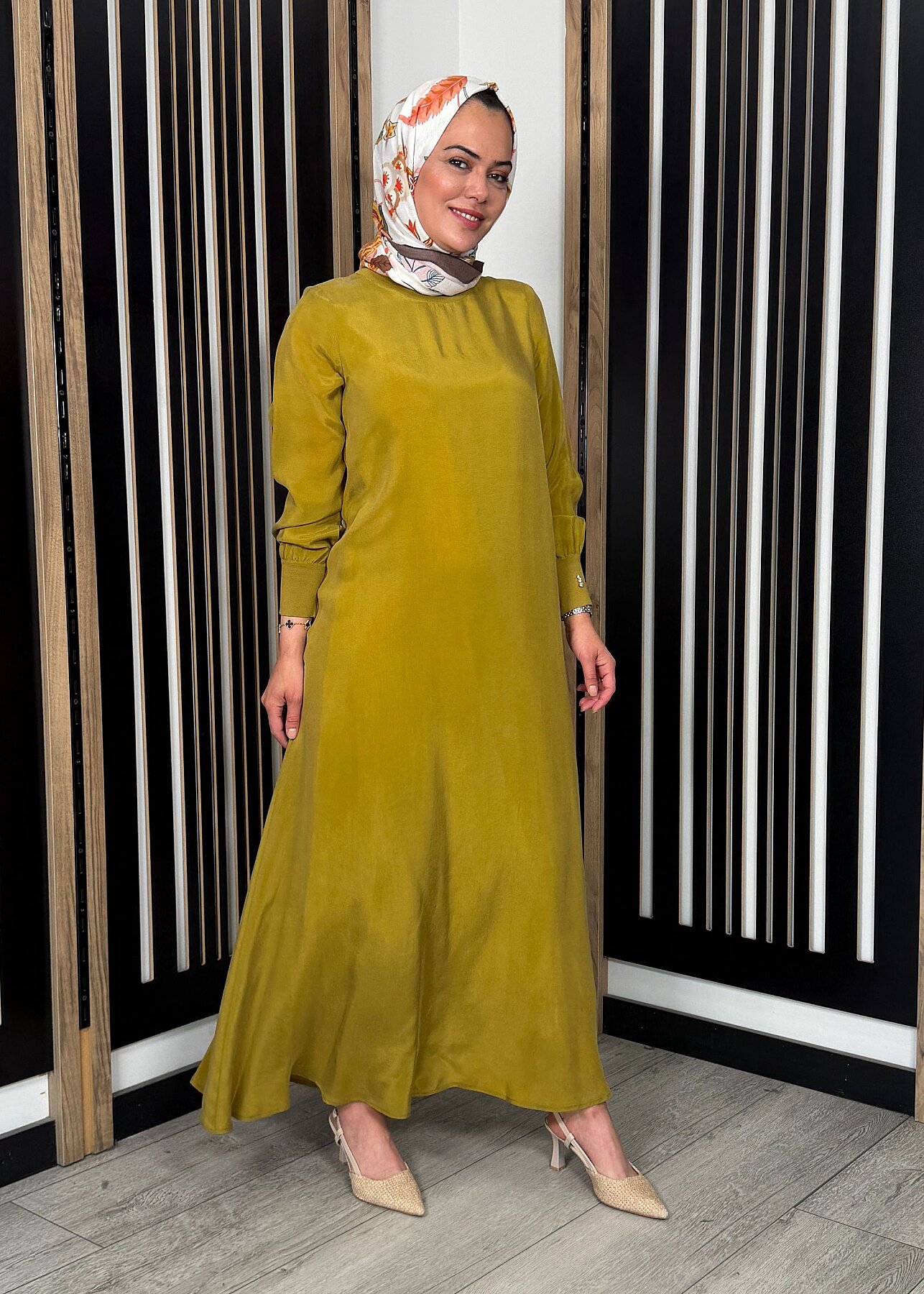 Miss Dalida Yuvarlak Yaka Cupro Uzun Elbise Amber - 4
