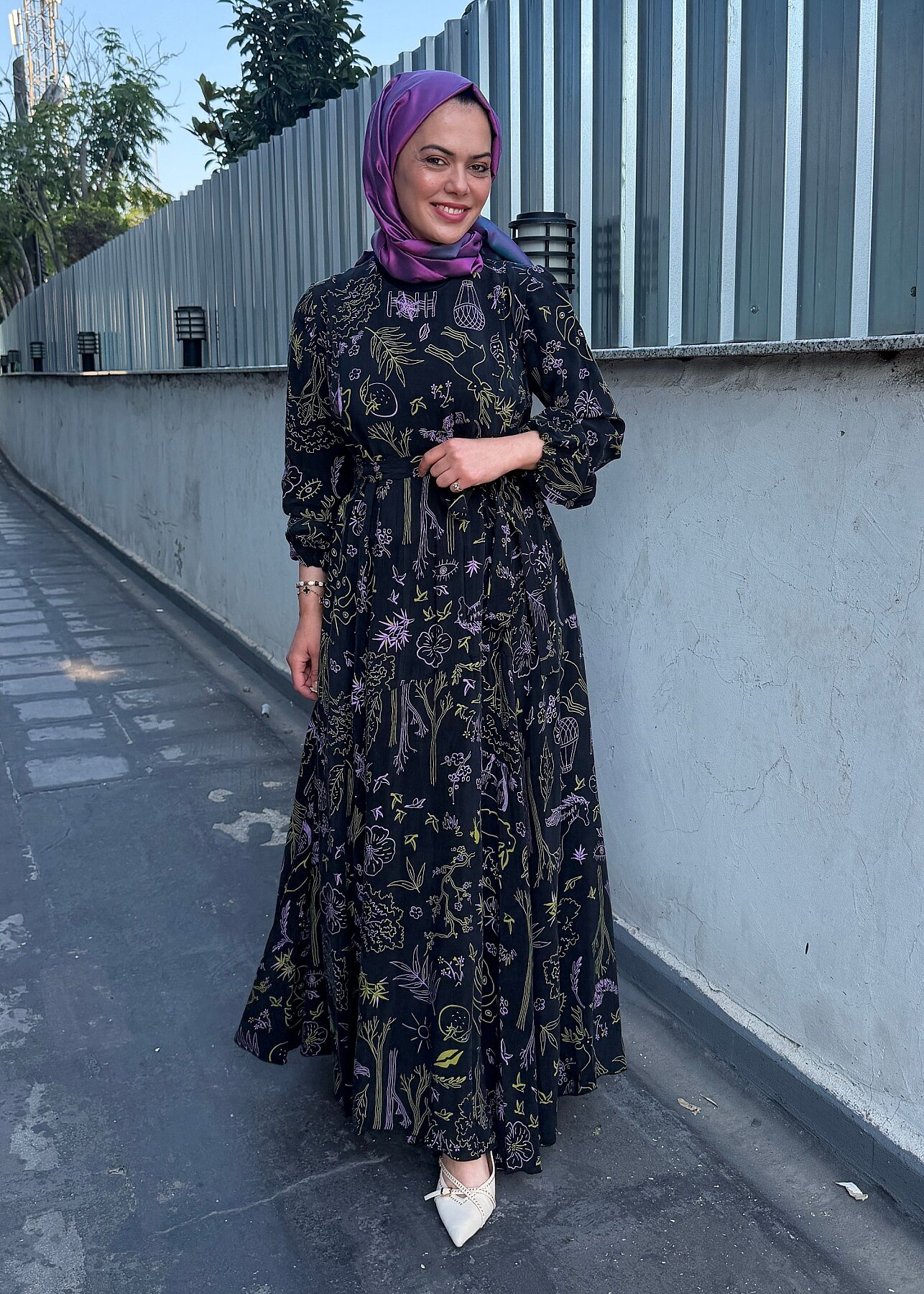MissWhence Bileği Lastikli Kuşaklı Elbise Desenli Siyah - 1