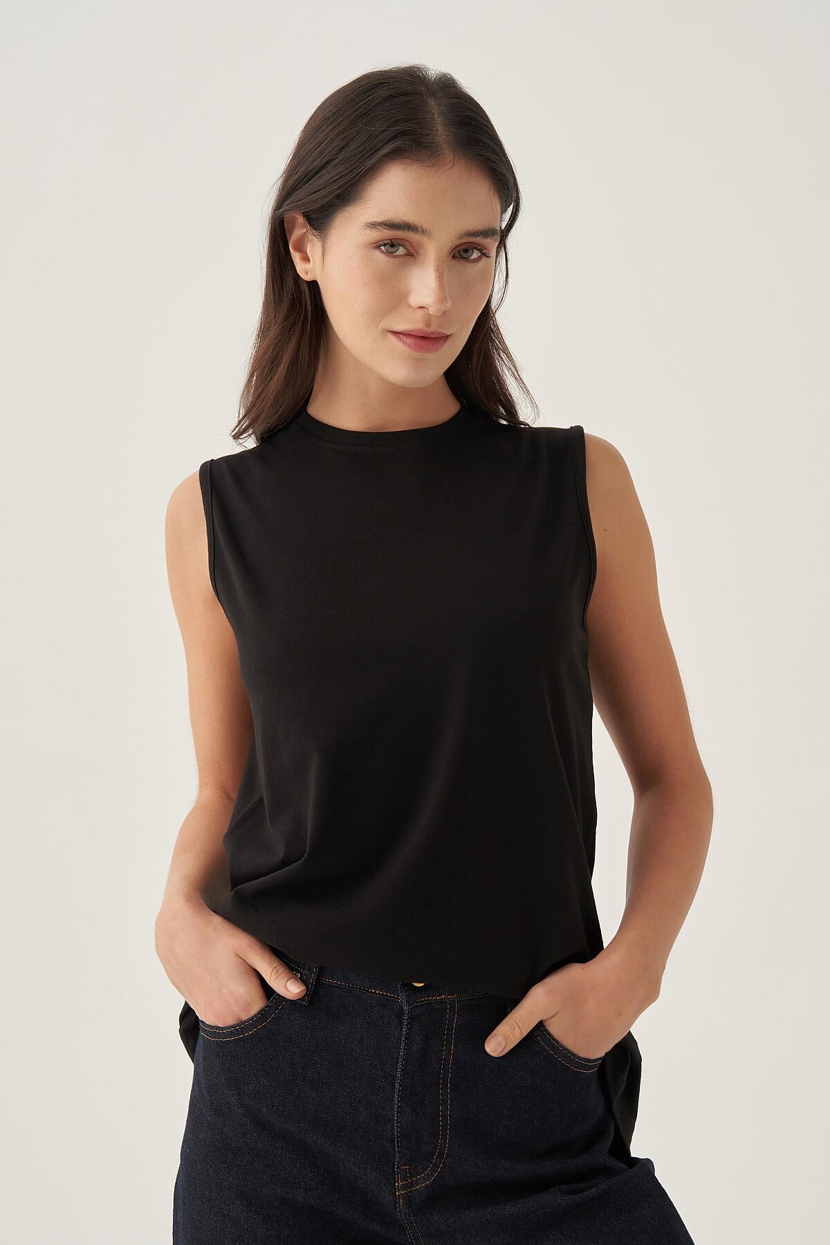 Nazlınur Collection Bisiklet Yaka Kolsuz Pamuklu Likralı T-Shirt SİYAH - 1