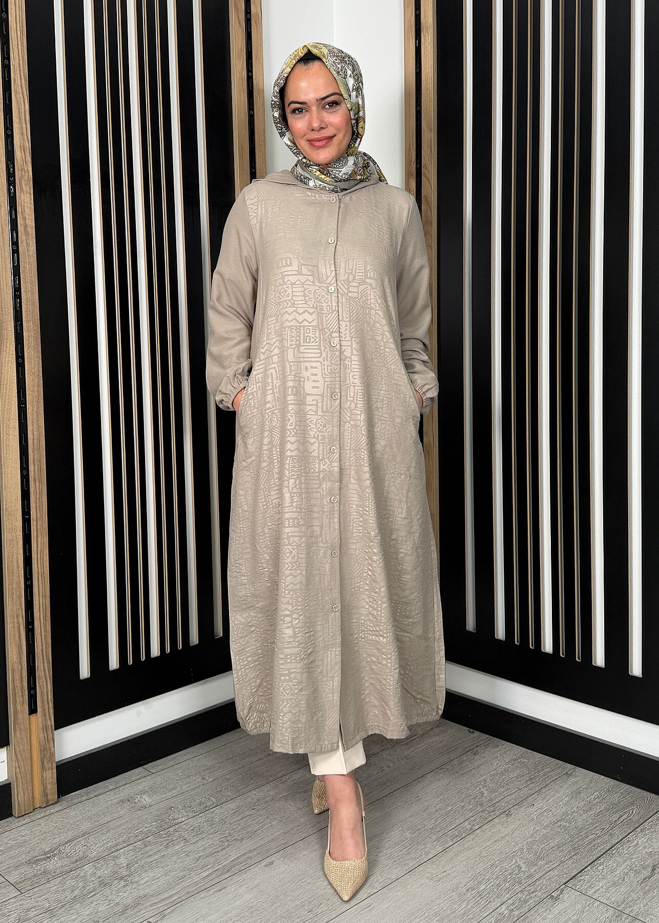Nazlınur Collection Kendinden Desenli Kapüşonlu Düğmeli Kap TAŞ - 3