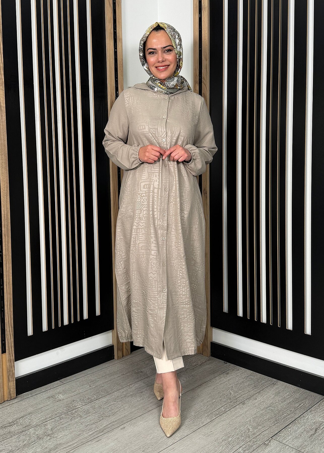Nazlınur Collection Kendinden Desenli Kapüşonlu Düğmeli Kap TAŞ - 1
