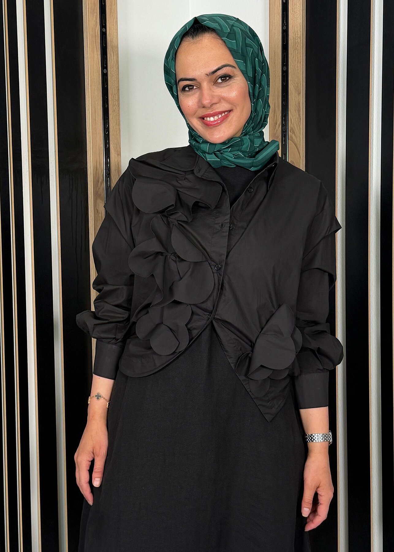 Nazlınur Collection Önü Çiçekli Gömlek SİYAH - 1
