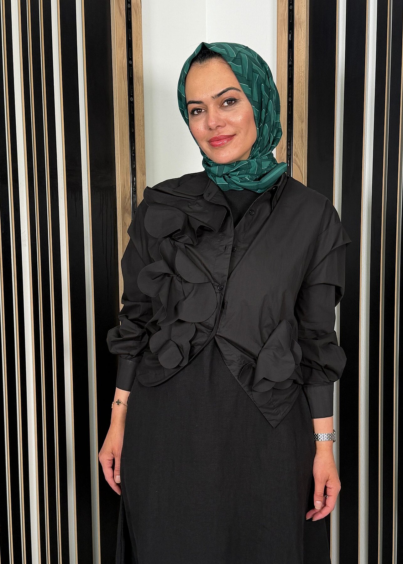 Nazlınur Collection Önü Çiçekli Gömlek SİYAH - 5