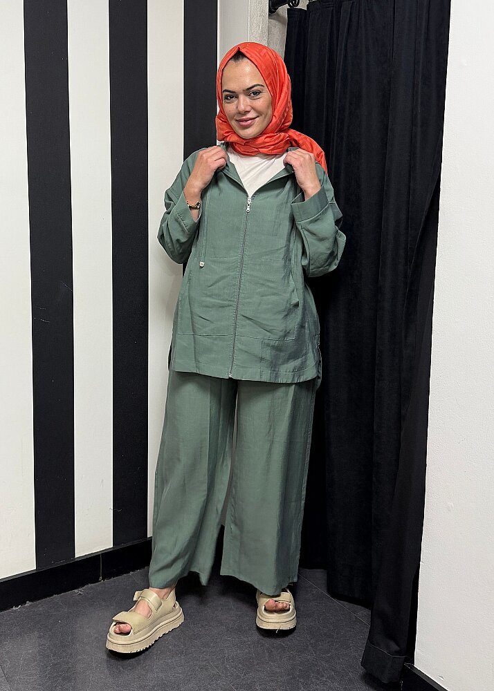 Nazlınur Collection Önü Fermuarlı ve Cepli Pantolonlu Tensel Takım ÇAĞLA