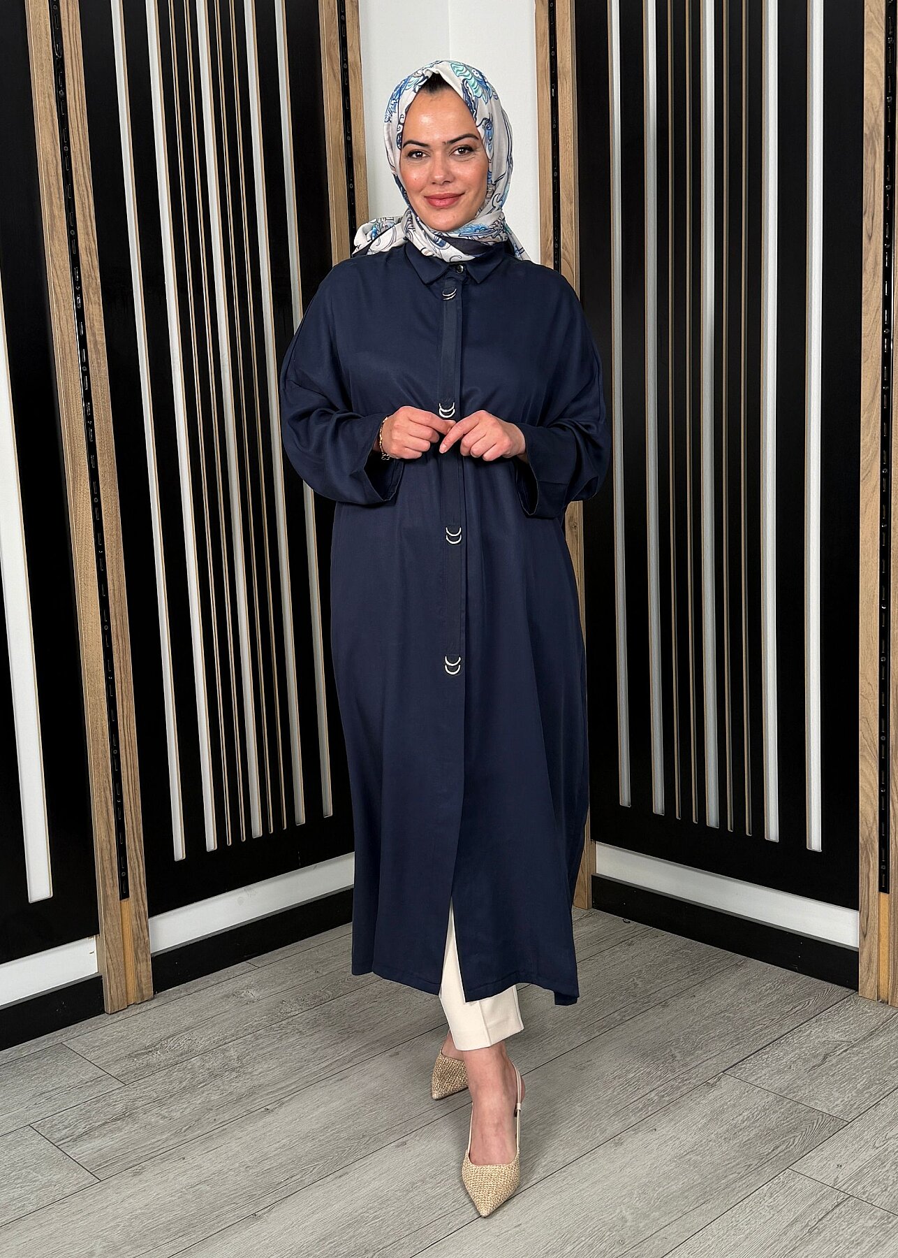 Nazlınur Collection Önü Gizli Düğmeli Yanları Yırtmaçlı Kap LACİVERT - 3